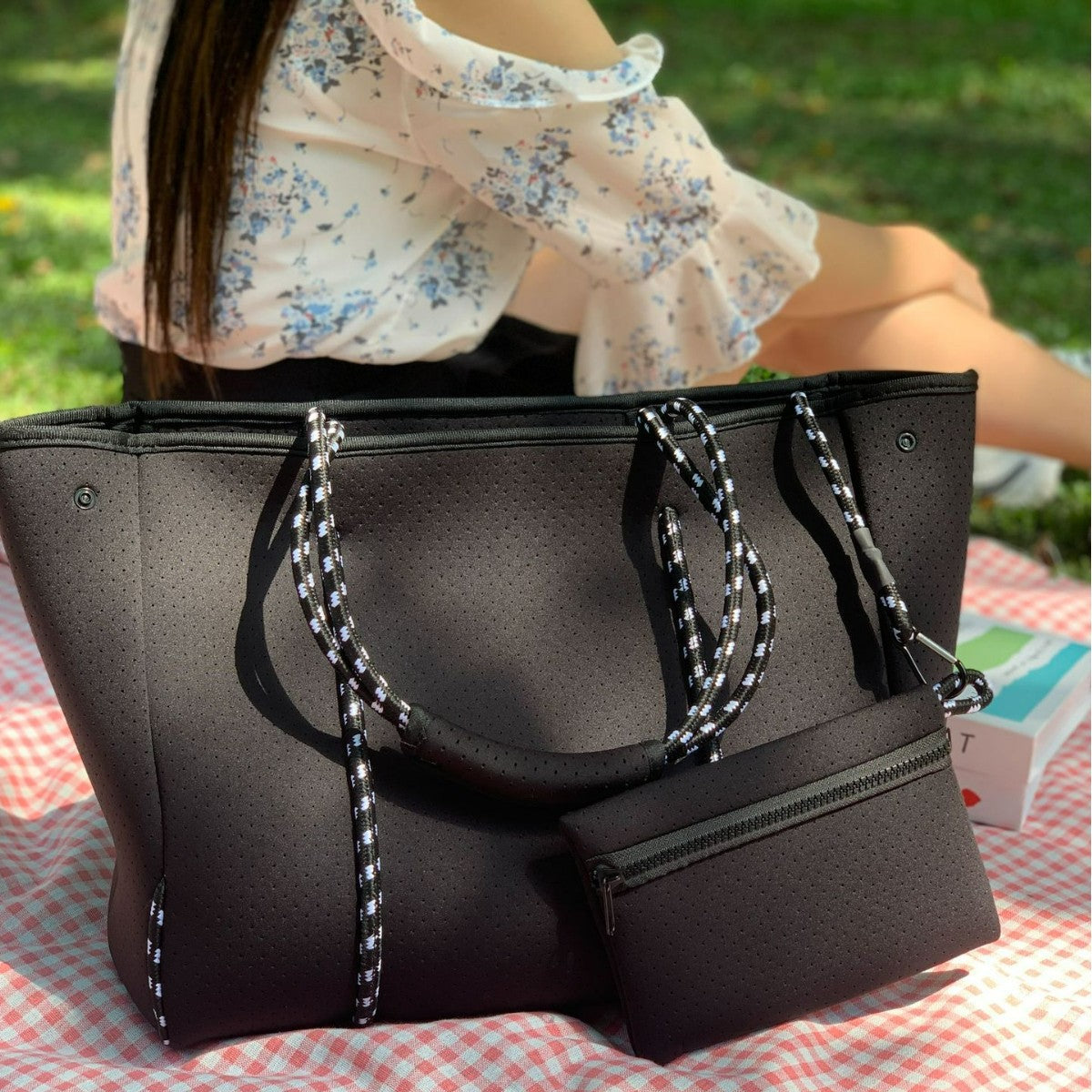 Neoprene Perforated Beach Bucket Bag – Two-in-One Mother-Child Tote, Large Swimming Sand-Proof Purse